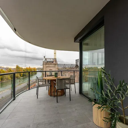 Opensky Terrace With Free Parking